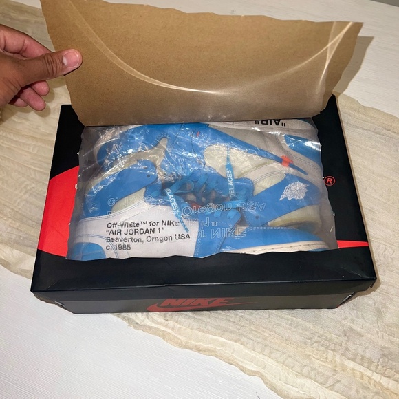 off white 1 unc box